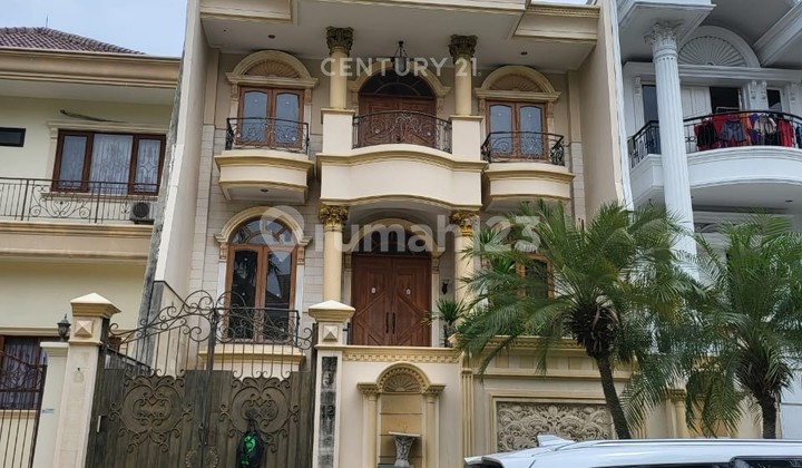Rumah Mewah Old Money Vibes Di Walet Elok PIK Jakarta Utara 