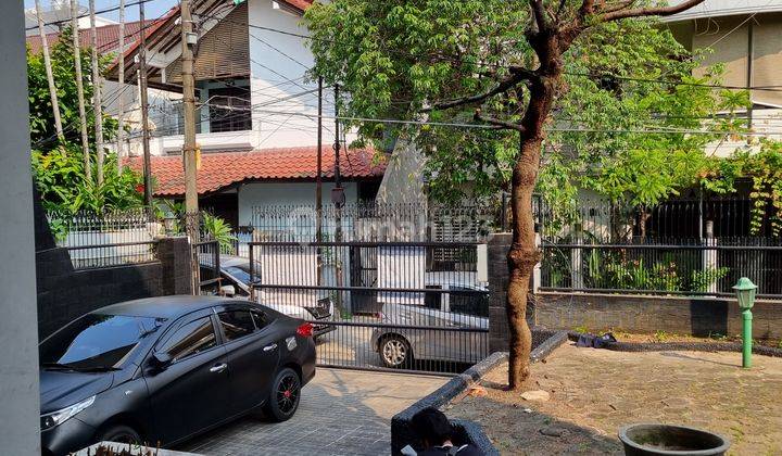 Disewakan rumah 3 lantai di Green ville Bagus 1