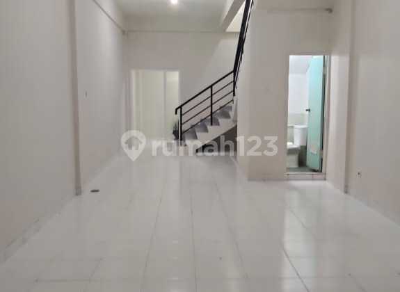 3-Story Shophouse in Cimone Tangerang Ready to Use Strategic Location 3-Story Shophouse in Cimone Tangerang Ready to Use Strategic Location