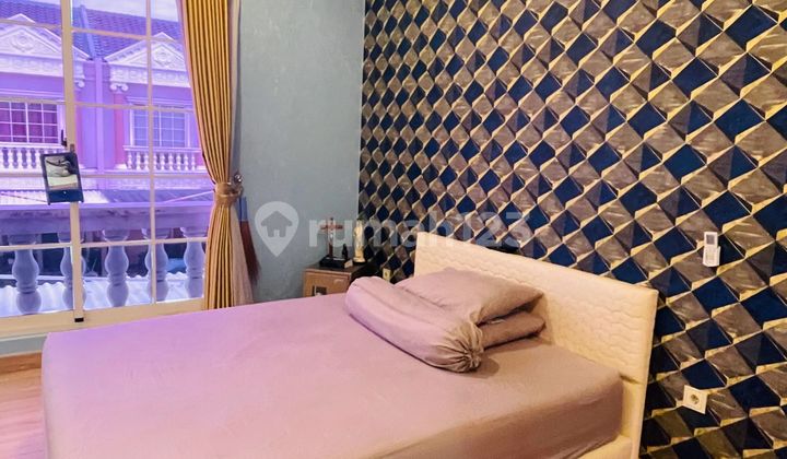 Rumah Full Furnish Cakep Banget di Green Lake 2 Lantai Siap Huni