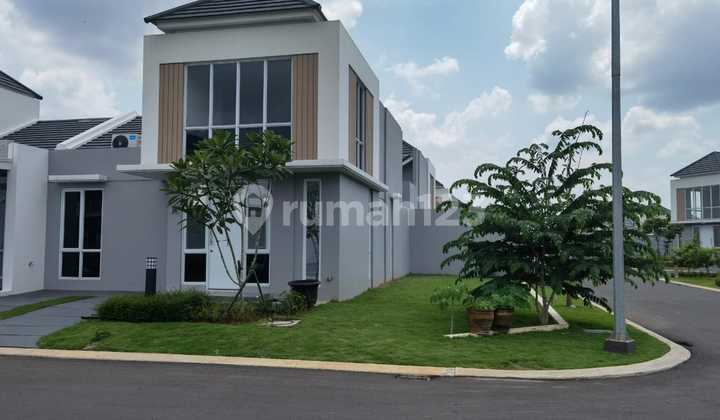 Beautiful House in Tangerang 1.5 Floors Hook Position Ready to Occupy