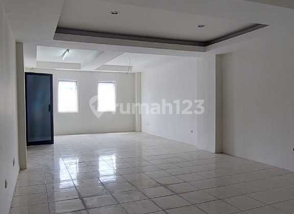 Gudang Luas di Pantai Indah Selatan Jakarta Utara Siap Pakai