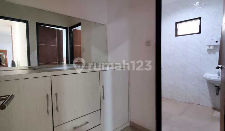 Beautiful House In Mertilang Tangsel 2.5 Floors Full Furnished