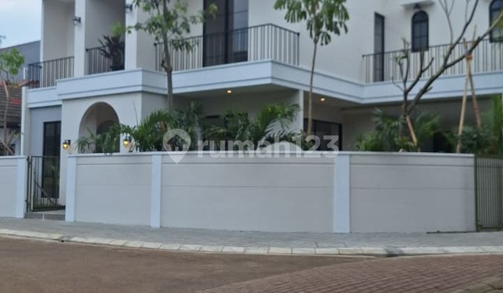 Beautiful house in BSD Kencana Loka, brand new, semi-furnished, ready to occupy.