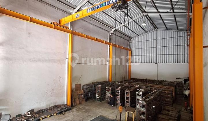 Duta Indah Iconic Warehouse in Tangerang, 3-Story Office Ready for Use Duta Indah Iconic Warehouse in Tangerang, 3-Story Office Ready for Use