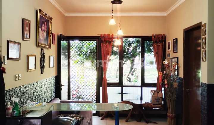 Jual Cepat Rumah dengan 5 Kamar 2 Lantai Posisi Hook di Bsd