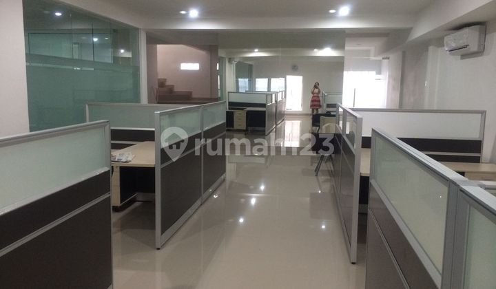 Attached Shophouse in BSD, 2.5 Floors Ready to Use, Facing Main Road Attached Shophouse in BSD, 2.5 Floors Ready to Use, Facing Main Road
