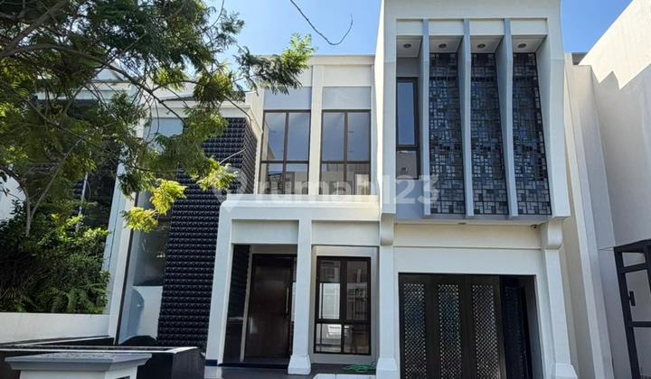 2-Story House in BSD Luxurious Design Strategic Location Flood-Free 2-Story House in BSD Luxurious Design Strategic Location Flood-Free
