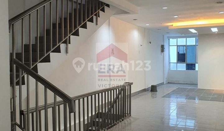 For Sale Strategic 4-Story Shop House SHM 270 m² Fatmawati South Jakarta For Sale Strategic 4-Story Shop House SHM 270 m² Fatmawati South Jakarta