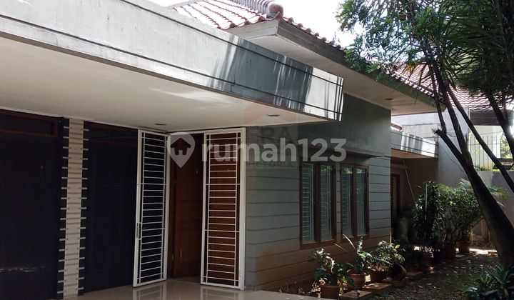 Rumah 2 Lantai Asri SHM Pondok Indah Jakarta Selatan