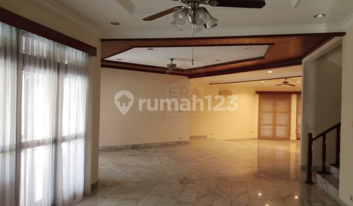 Rumah 2 Lantai Asri Luas SHM Kemang Jakarta Selatan