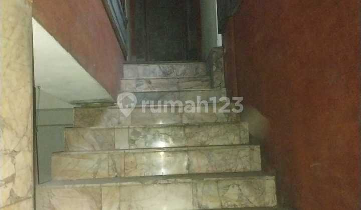 DiJual Gedung Mewah Jati 2Lt Beton Kokoh Nuansa Bali LT305m2