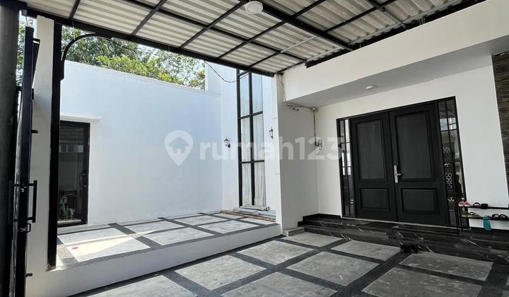 Rumah American Style 2 Lantai SHM Siap Huni Dekat Pusat Perbelanjaan Bebas Banjir di Imperial Gading, Jakarta Utara