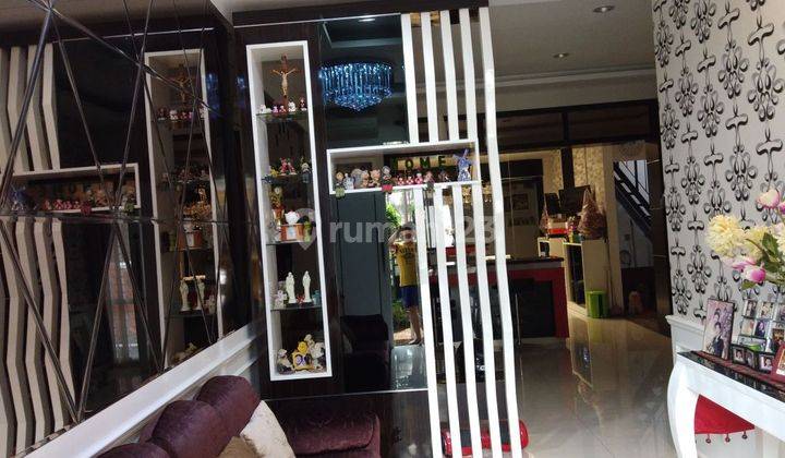 Rumah 2 Lantai Bagus Furnished Sertifikat Hak Milik di Grand Orchad, Jakarta Utara 1