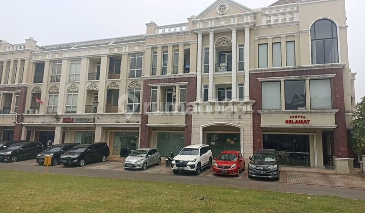 Disewakan Ruko 3 Lantai Graha Boulevard Depan Taman Disewakan Ruko 3 Lantai Graha Boulevard Depan Taman