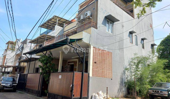 Rumah 3 Lantai Bagus Sekali Furnished SHM di Jalan Danau Indah, Jakarta Utara 1