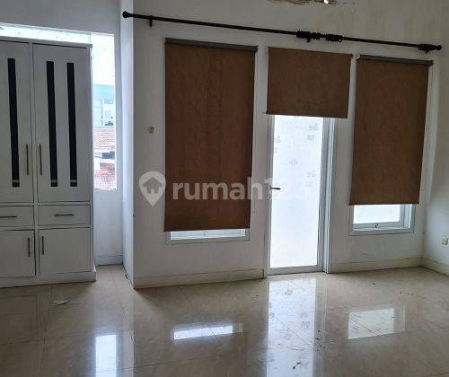 Disewakan Rumah 2,5 Lantai Siap Huni di Sunter, Jakarta Utara 10