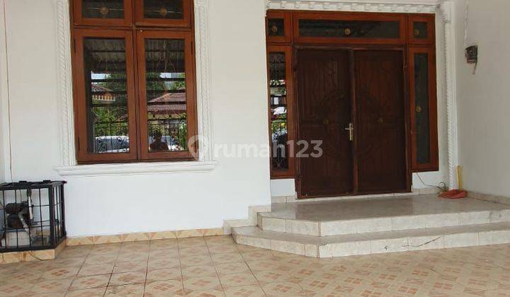 Rumah Rapi 2,5 Lantai Jalan Lebar Hadap Selatan 1