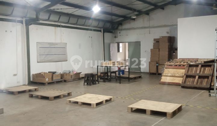 Warehouse for Rent 500 Square Meters on the 3rd Floor in Kapuk Kamal.