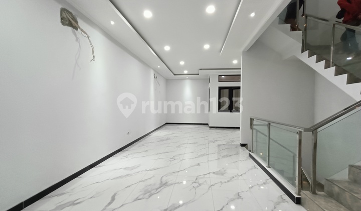 Sunter, Dijual Rumah Brand New Bagus dan Cantik4 Lantai 2