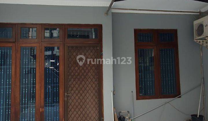 Rumah Rapi Dan Siap Pakai Dua Lantai Hadap Barat 2