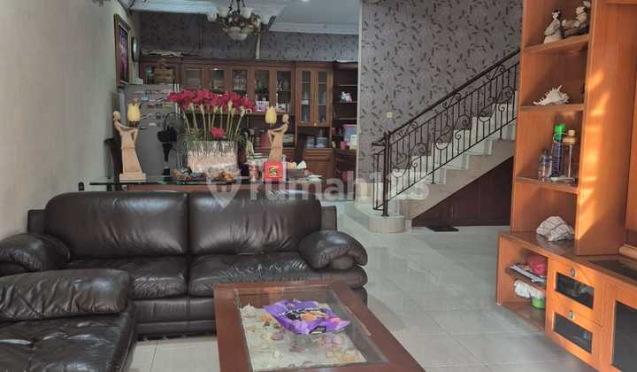 Disewakan Rumah 7X17, 2,5 Lantai Bagus Furnish 2