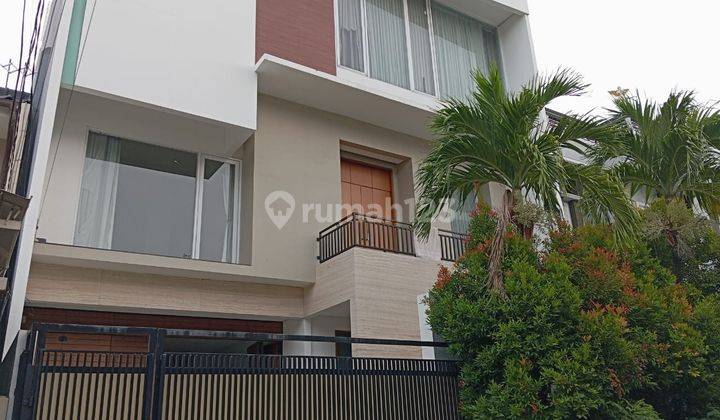 Dijual Rumah Bagus 3 Lantai Di Gading Kirana 1