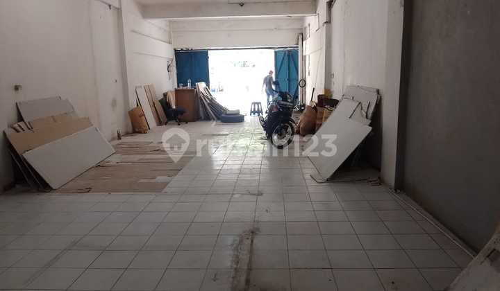 Disewakan Ruko 3,5 Lantai Di Pangeran Jayakarta  2