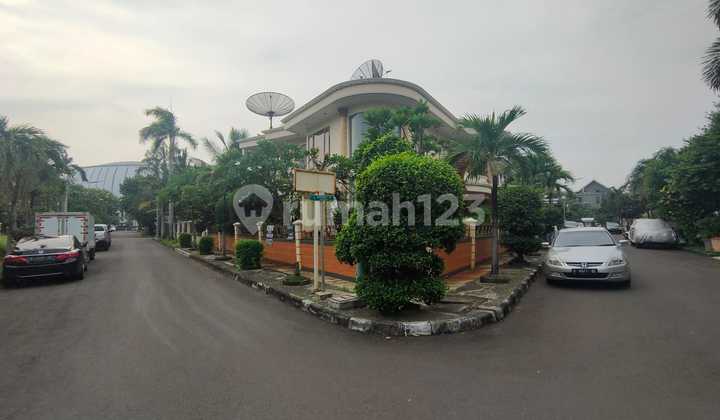 Dijual Rumah Hoek 2 Lantai Hadap Timur Selatan Dalam Komplek Mewah 2