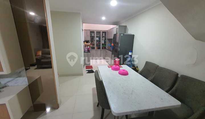 Dijual Rumah Bagus 2 Lantai Siap Huni Rapi, Terawat,Bersih,Row Jalan 3 Mobil di Kelapa Gading Dijual Rumah Bagus 2 Lantai Siap Huni Rapi, Terawat,Bersih,Row Jalan 3 Mobil di Kelapa Gading