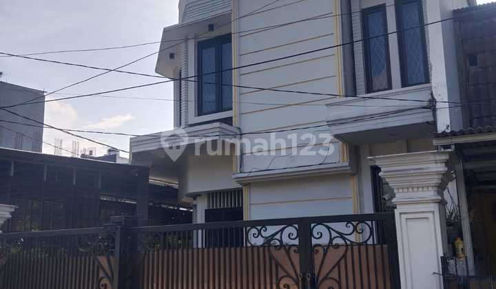 In Sunter Hijau, For Sale Corner House 219 M 2 Floors