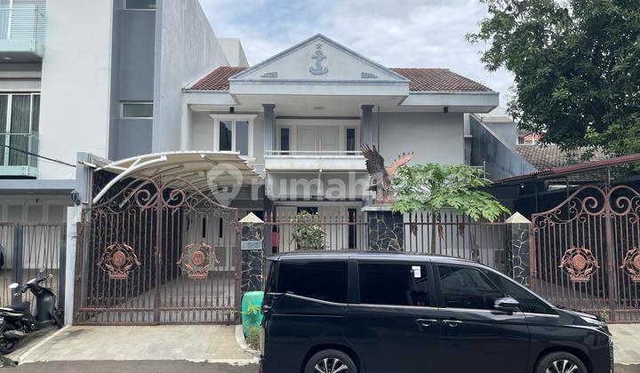 Disewakan Rumah Cantik Semi Furnish15x20 ,2 Lantai Disewakan Rumah Cantik Semi Furnish15x20 ,2 Lantai