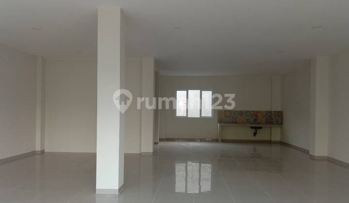 For Rent: 4-Story Shop House, Spacious and Ready to Use in Cempaka Putih 2