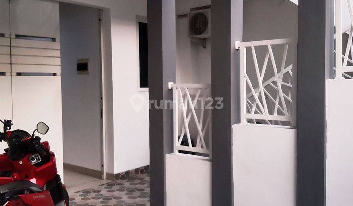 Rumah 3 Lantai Siap Pakai Bagus Hadap Barat 2