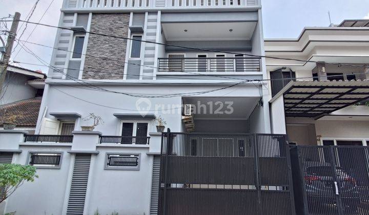 Disewakan Rumah 3 Lantai Full Furnish Di Sunter 1