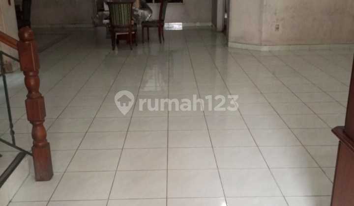 ******** di Green Garden, Jakarta Barat 2