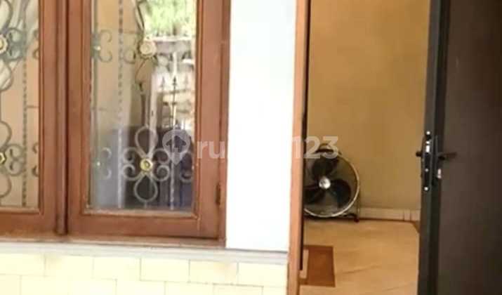 ******** ******** di ********. Jakarta Timur