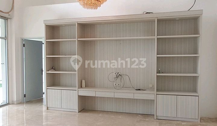 For Rent: Luxury House Ancol