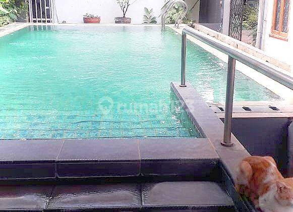 Dijual Rumah di Menteng 4