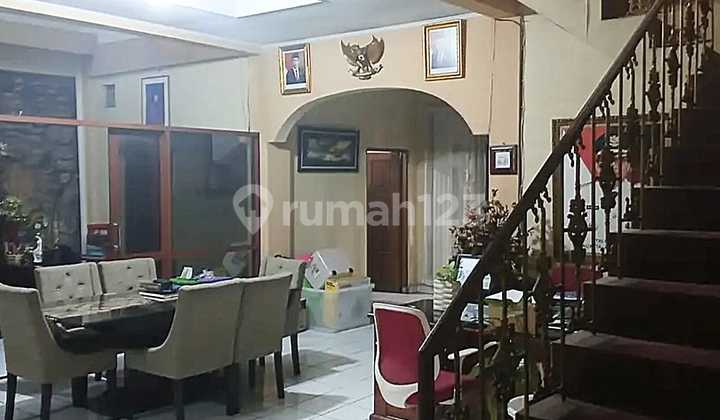House for Sale in Duren Sawit in a Strategic Location, Adjacent to the Main Road in Duren Sawit with SHM.