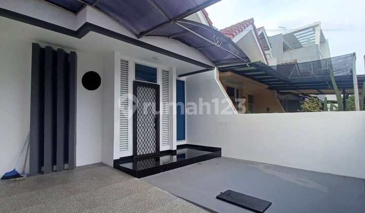 For Rent Cheap 1.5-Story House in Taman Modern Cakung, East Jakarta, Ready to Occupy, Minimalist Modern.