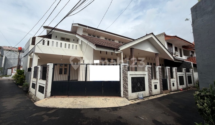 Slashing Prices for Rent Cheap Hook House in Duren Sawit, East Jakarta Ready to Occupy Modern Minimalist