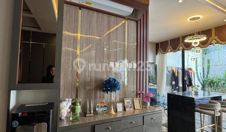 Rumah Ada Kolam Renang di Cluster Lavesh Harapan Indah 5