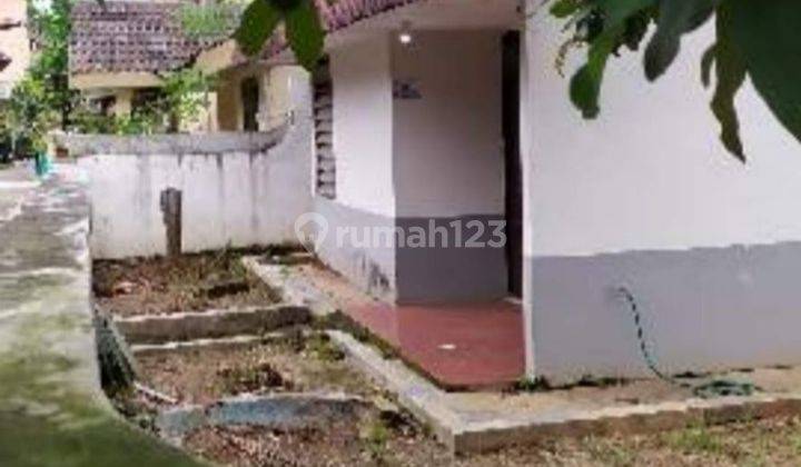 Dijual Rumah Bangunan Lama Hitung Tanah di Perumahan Graha Indah  3