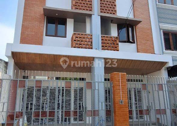 Disewakan Rumah Rukan 3 Lantai di Petojo Barat Jakarta Pusat 1