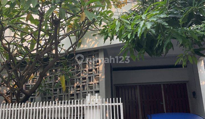 Rumah 2 Lantai Bagus SHM di Cempaka Putih, Jakarta Pusat 1