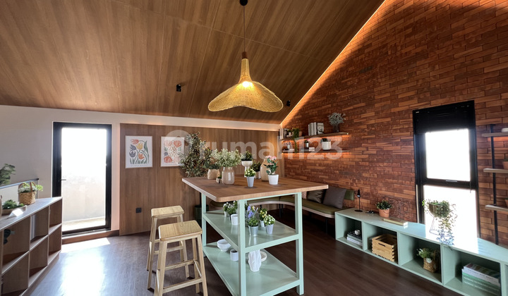 Rumah Gaya Modern Tropis View Danau di Summarecon Crown Gading  2