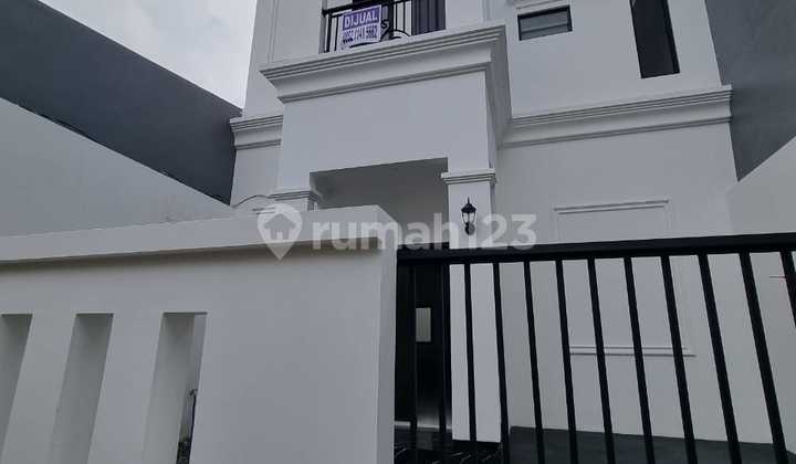 Ready-to-occupy house at Boulevard Hijau Harapan Indah, Bekasi 2