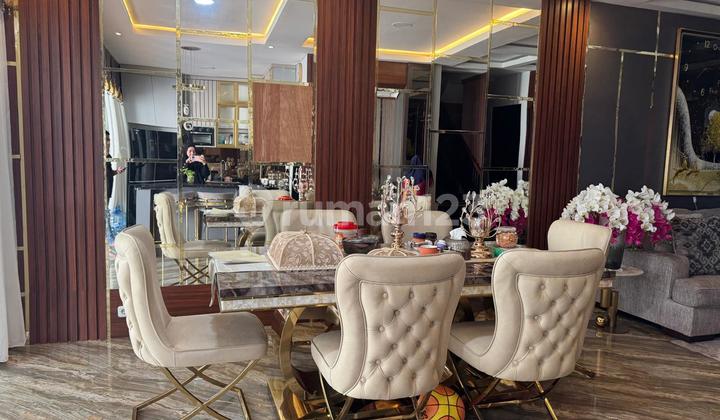 Rumah Ada Kolam Renang di Cluster Lavesh Harapan Indah 7