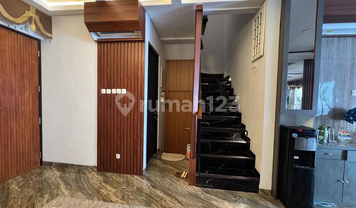 Rumah Ada Kolam Renang di Cluster Lavesh Harapan Indah 12